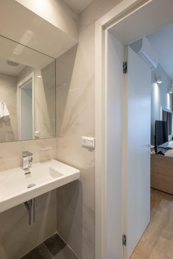 Vitosha Blvd Luxury 2-Bedroom, 2-Bathroom With Balcony 索菲亞 外观 照片