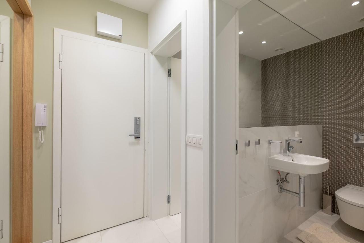 Vitosha Blvd Luxury 2-Bedroom, 2-Bathroom With Balcony 索菲亞 外观 照片